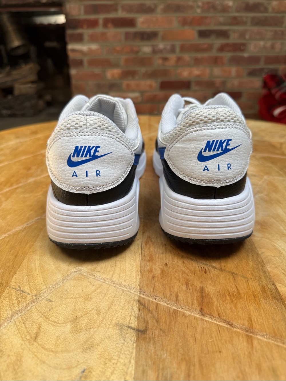 Nike Men’s Air Max SC White and Black Sneakers with Blue Swoosh - Picture 5 of 9